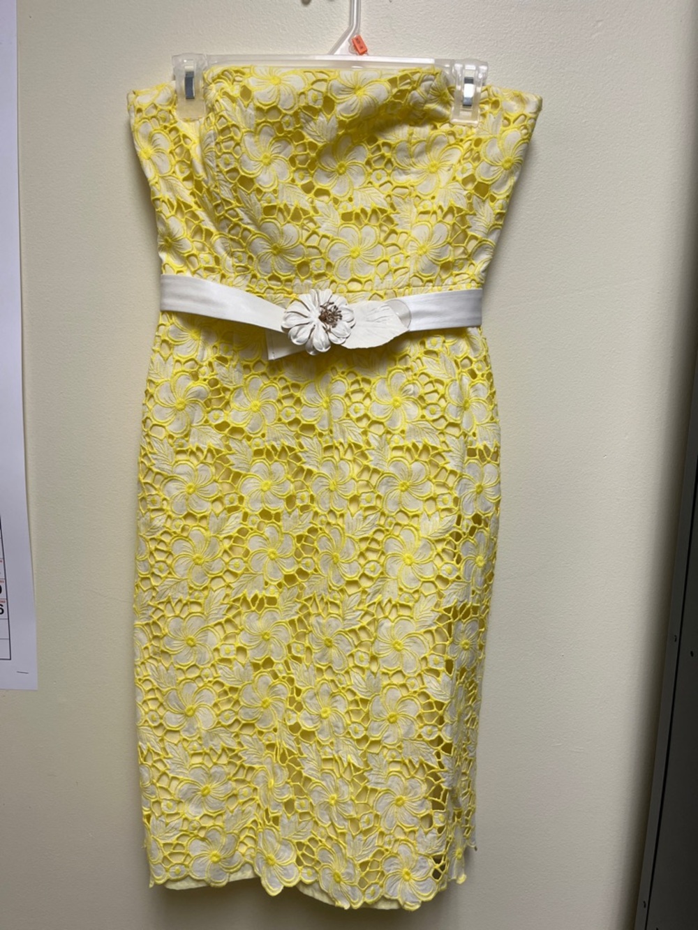 Vintage Lilly Pulitzer Yellow and White Strapless Floral Lace Sheath Dress Sz 6
